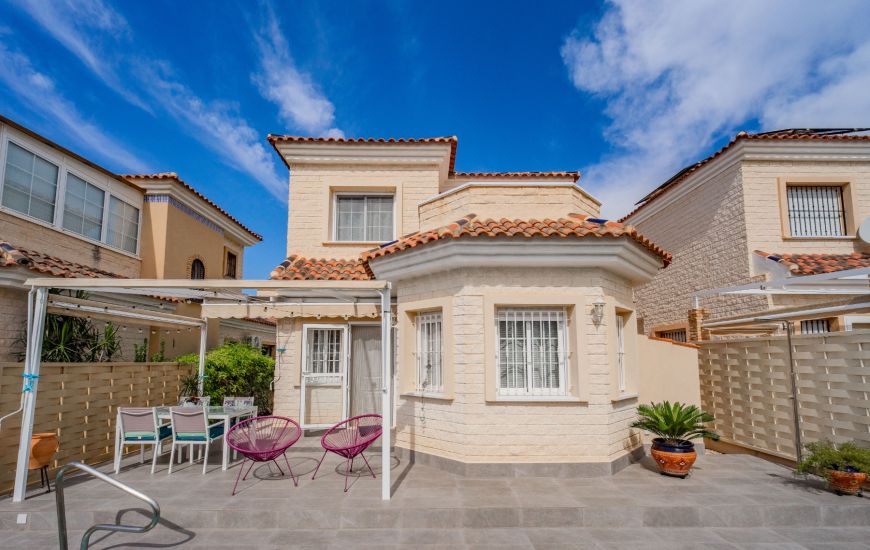 Sale - Villa - El Raso