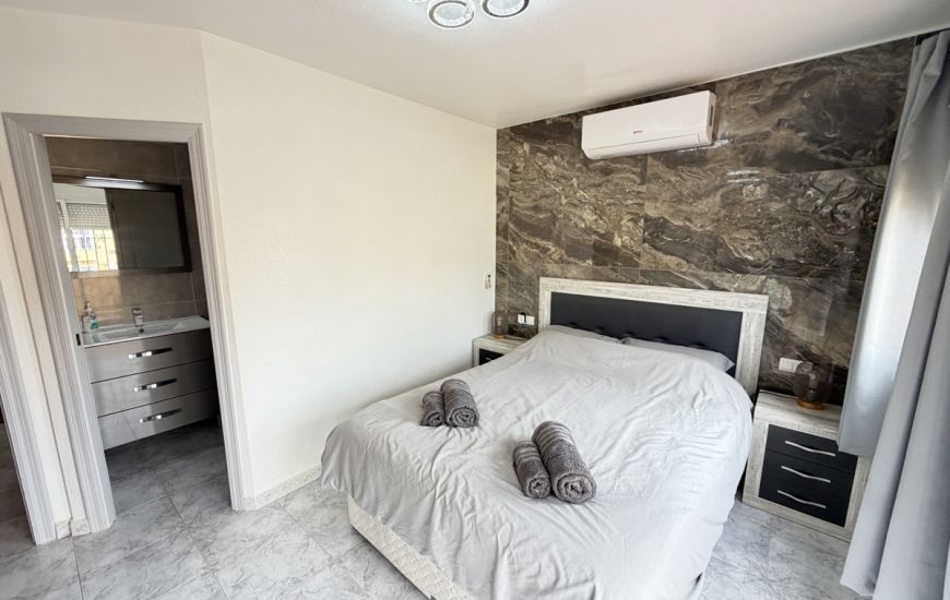 Sale - Villa - Villamartin