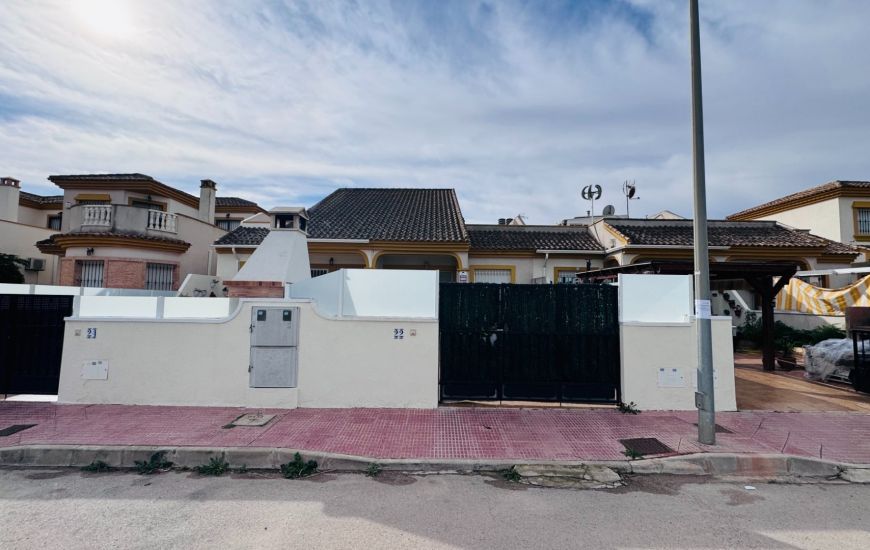 Sale - Townhouse - Daya Nueva