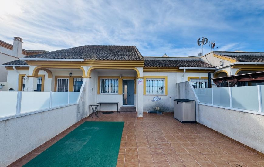 Sale - Townhouse - Daya Nueva