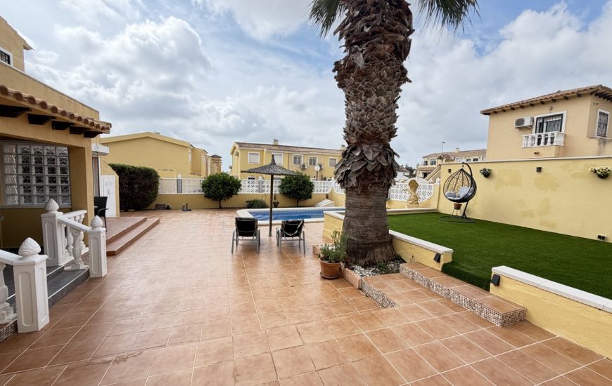 Sale - Villa - Villamartin