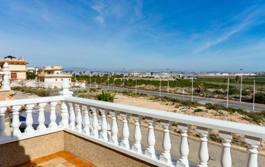 Sale - Villa - Los Altos