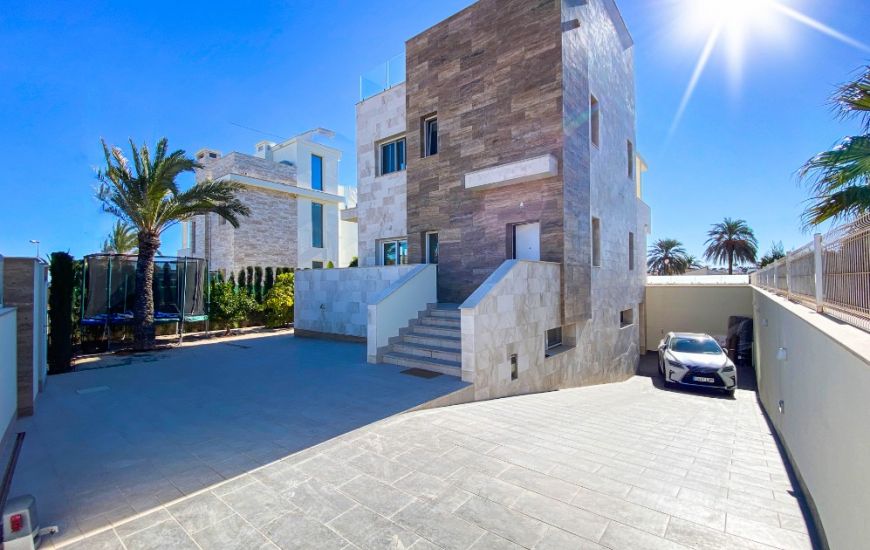 Sale - Villa - La Zenia