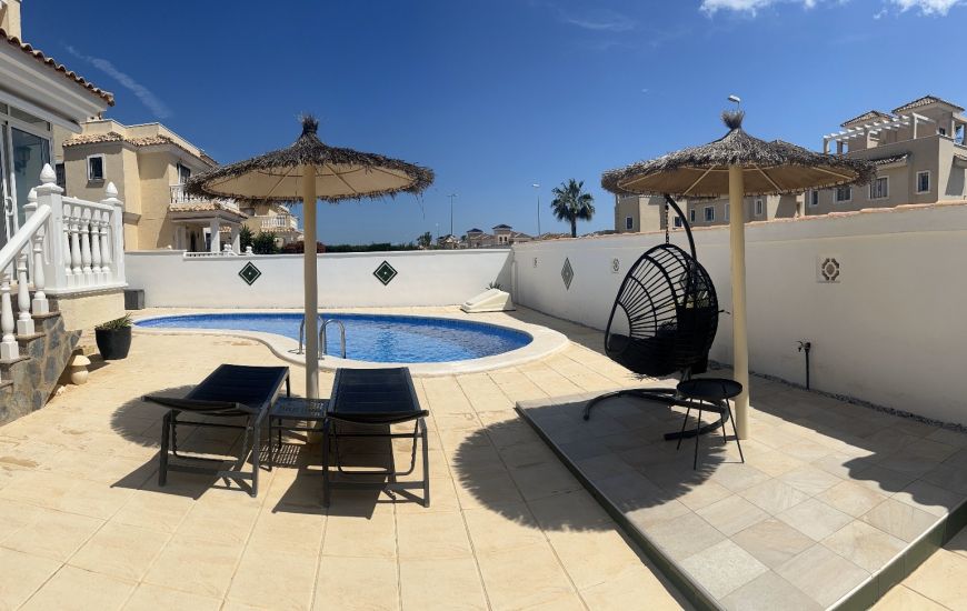 Sale - Villa - El Raso