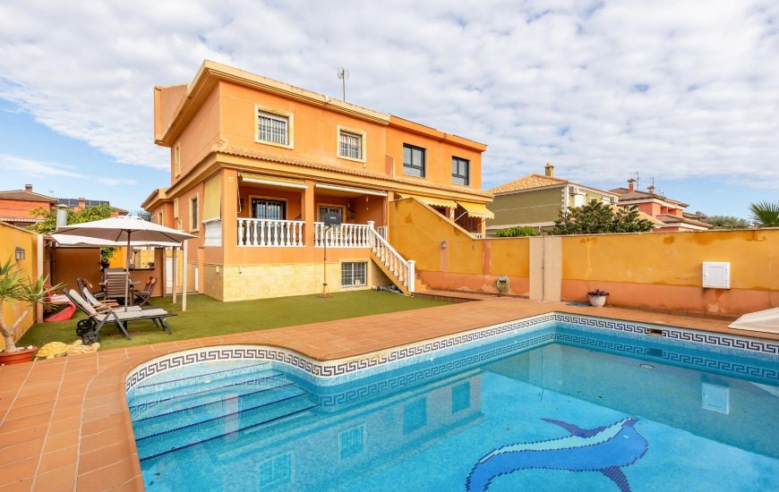 Venta - Casa Adosada - Torrevieja