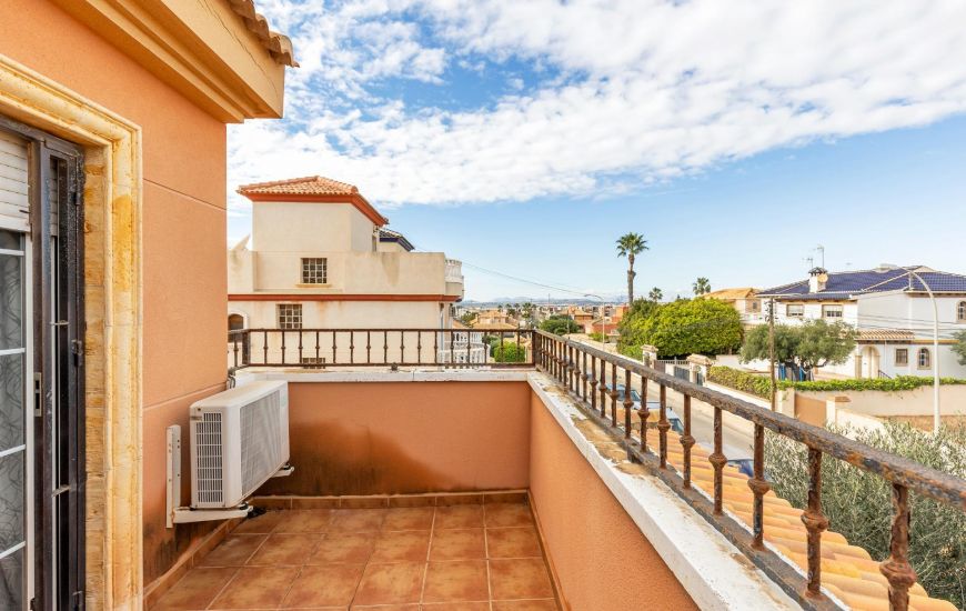 Venta - Casa Adosada - Torrevieja