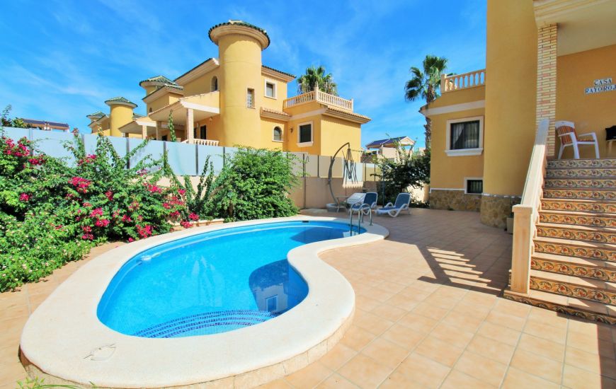 Sale - Villa - Villamartin