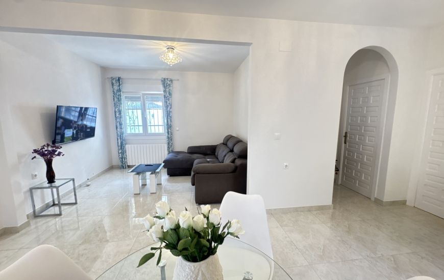 Sale - Villa - Villamartin