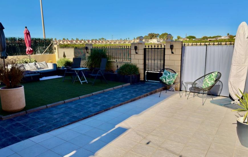 Sale - Villa - El Raso