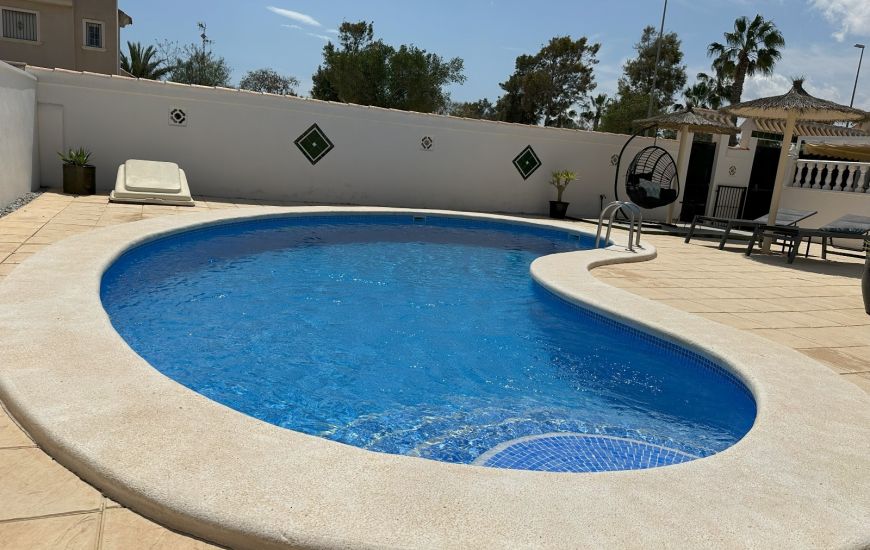 Sale - Villa - El Raso