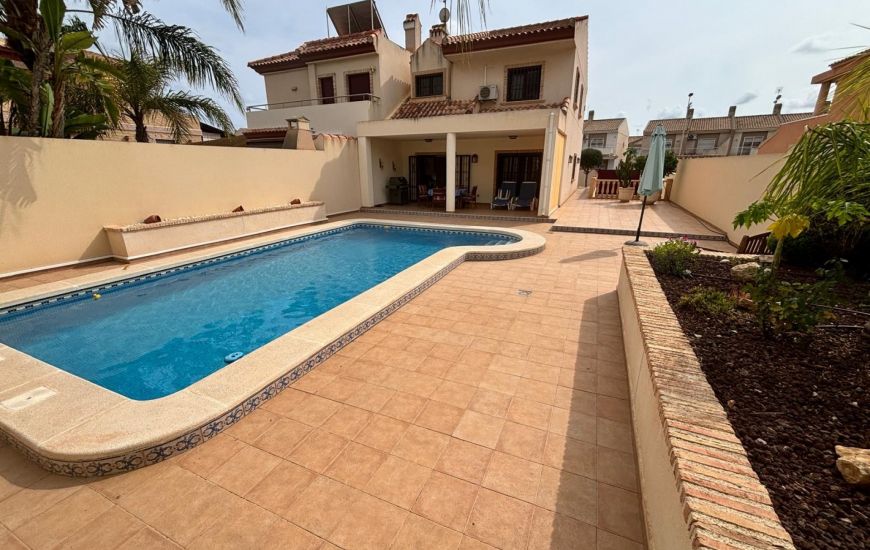 Sale - Villa - Torrevieja Centro