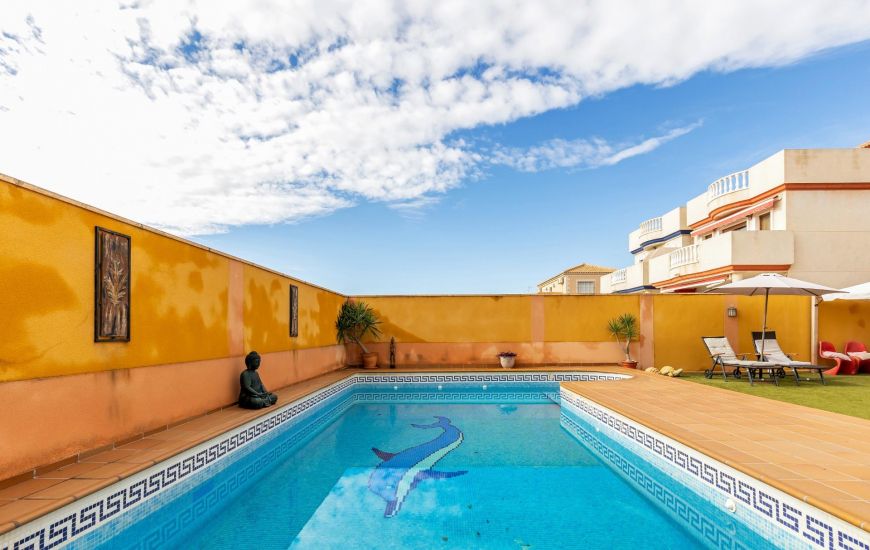 Venta - Casa Adosada - Torrevieja