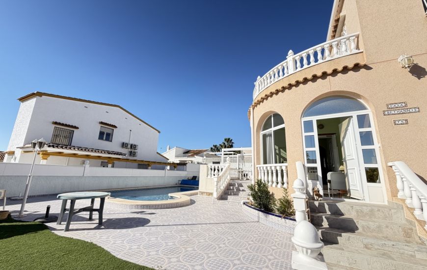 Sale - Villa - Villamartin