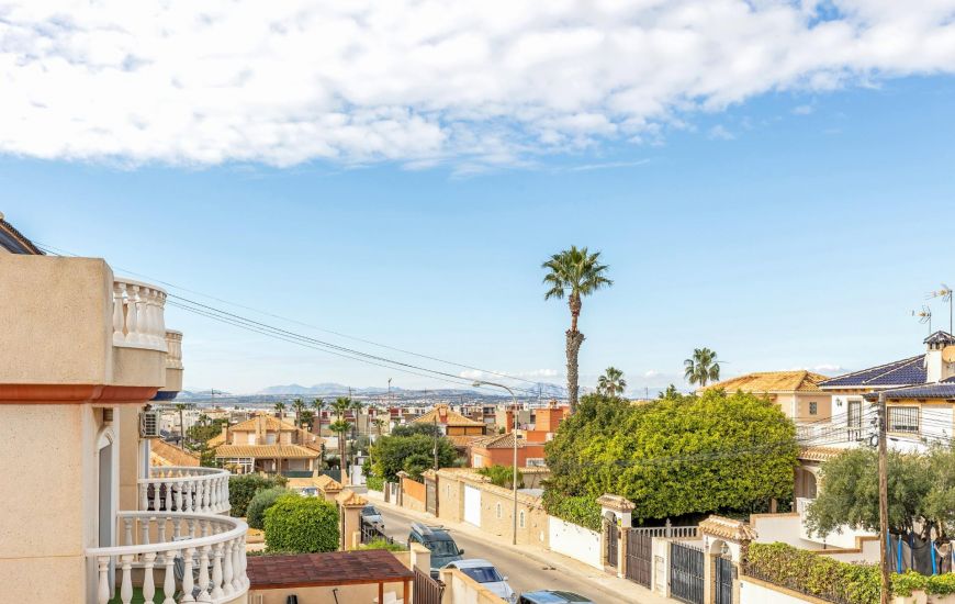 Venta - Casa Adosada - Torrevieja