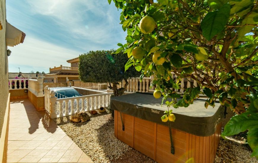 Sale - Villa - Los Altos