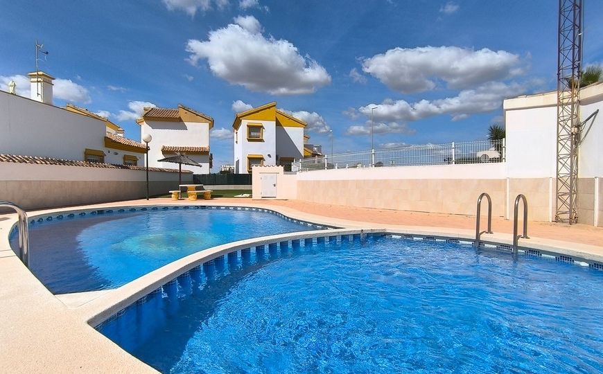 Sale - Villa - El Raso