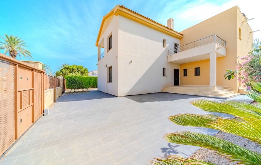Sale - Villa - Cabo Roig