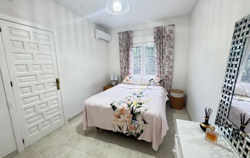 Sale - Villa - Villamartin