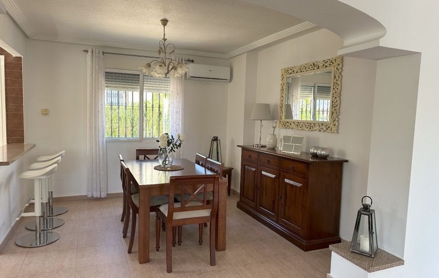 Sale - Villa - El Raso