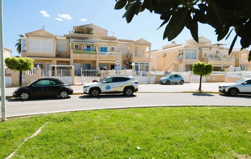 Sale - Link-Detached Villa - Torrevieja