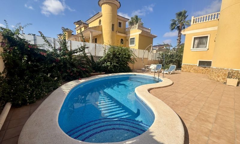 Sale - Villa - Villamartin