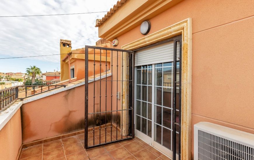 Venta - Casa Adosada - Torrevieja