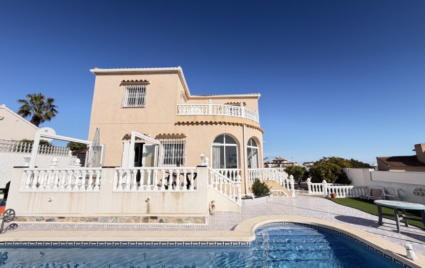 Sale - Villa - Villamartin