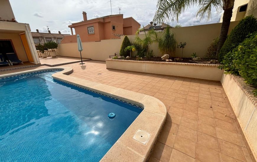 Sale - Villa - Torrevieja Centro