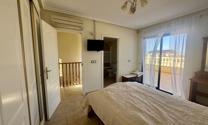 Sale - Villa - Villamartin