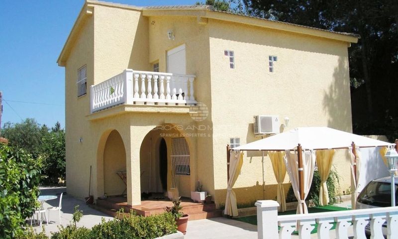 Sale - Villa - Montserrat