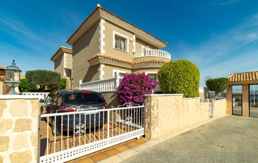 Sale - Villa - Los Altos
