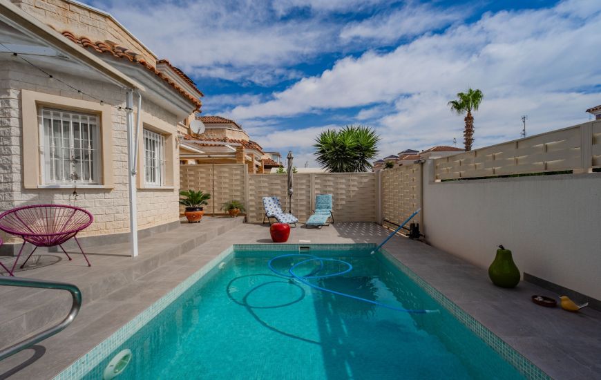 Sale - Villa - El Raso