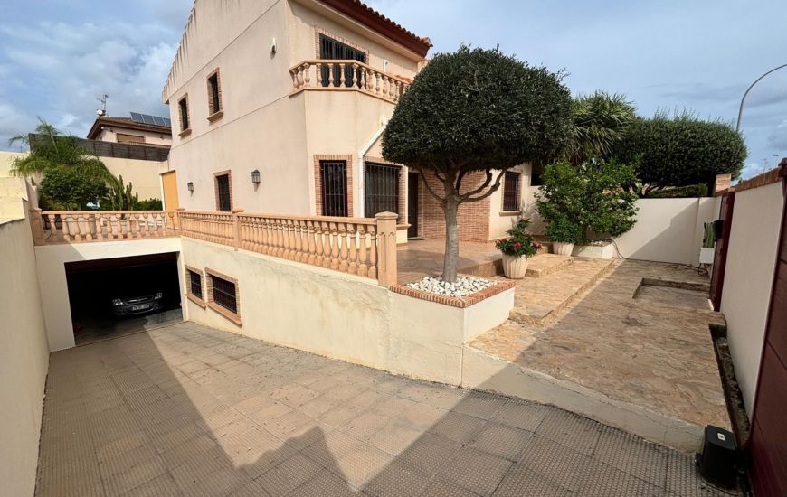 Sale - Villa - Torrevieja Centro