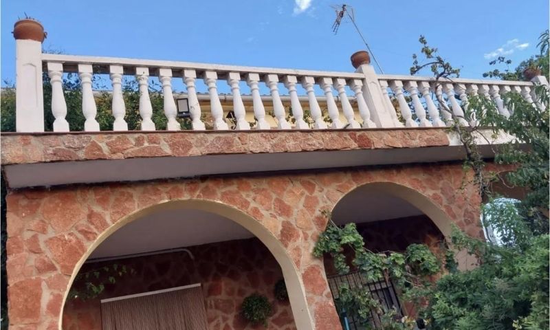 Sale - Villa - Montserrat