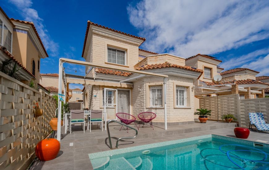 Sale - Villa - El Raso