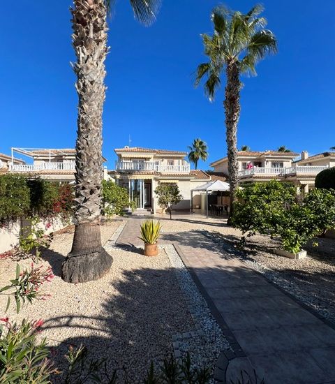 Sale - Villa - Villamartin