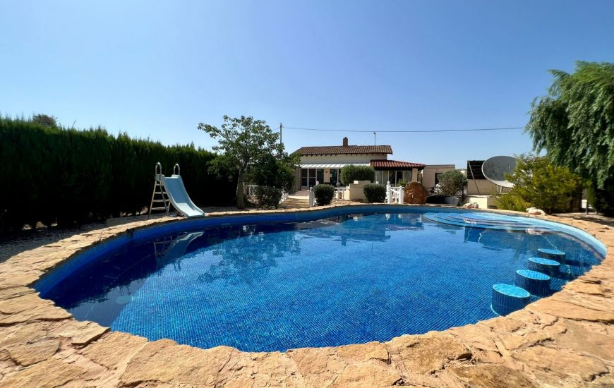 Sale - Villa with annex - Dolores
