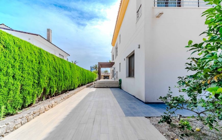 Sale - Villa - Cabo Roig