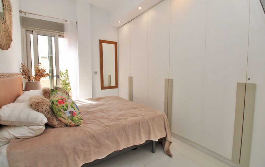 Sale - Villa - Villamartin
