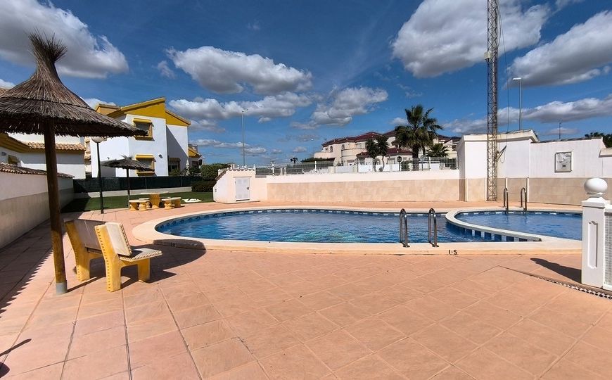 Sale - Villa - El Raso