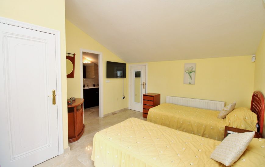 Sale - Villa - Villamartin
