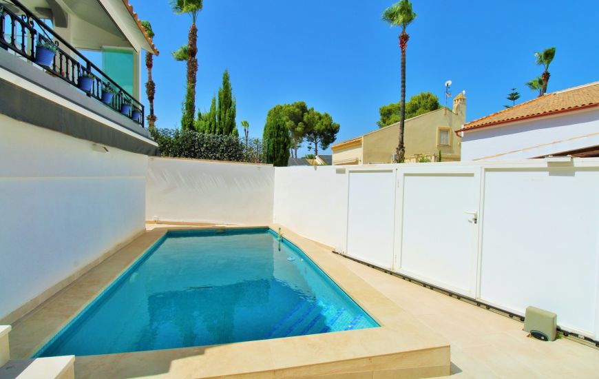 Sale - Villa - Villamartin
