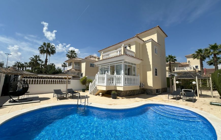 Sale - Villa - El Raso