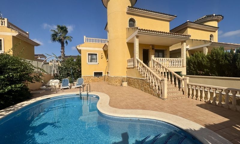 Sale - Villa - Villamartin