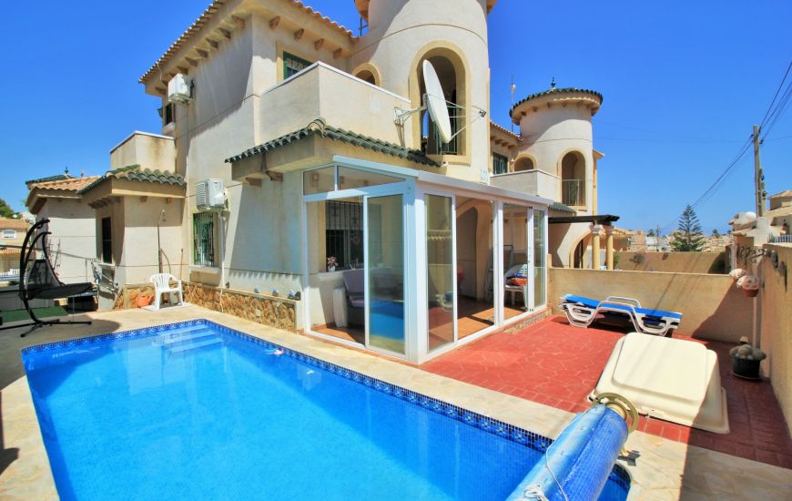 Sale - Villa - Villamartin