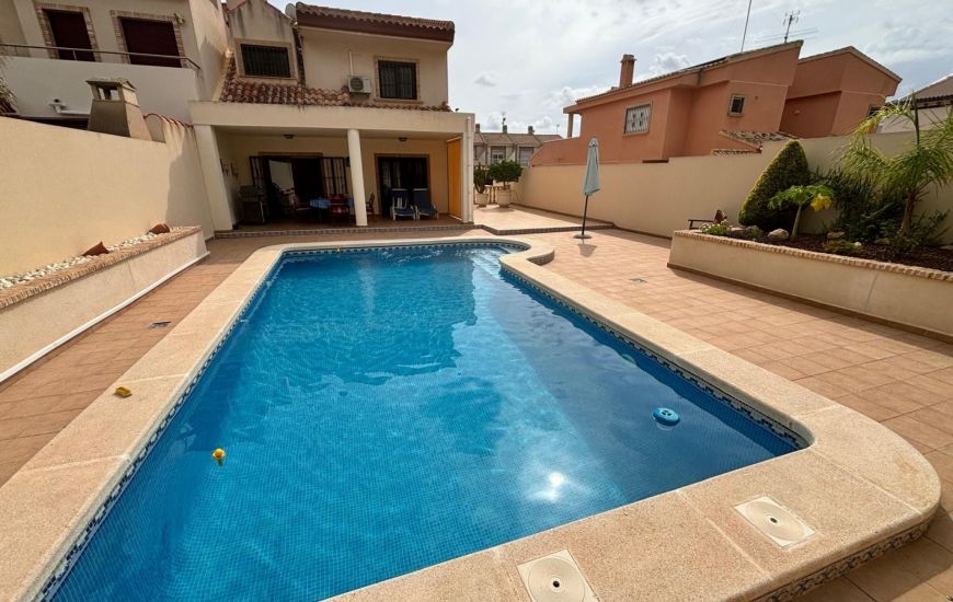 Sale - Villa - Torrevieja Centro