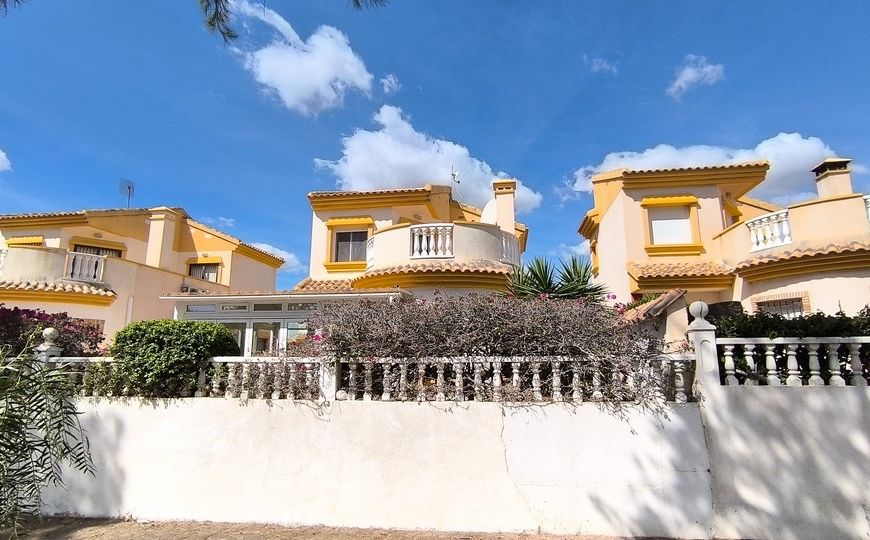 Sale - Villa - El Raso