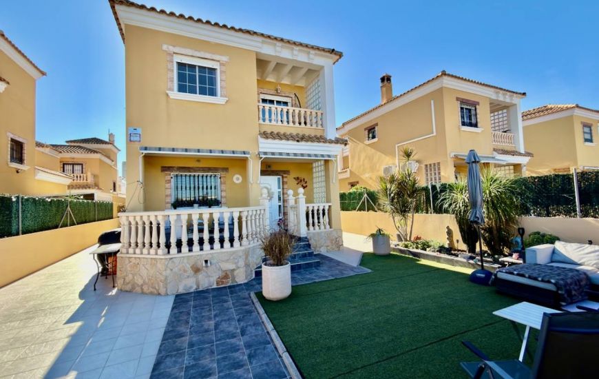Sale - Villa - El Raso