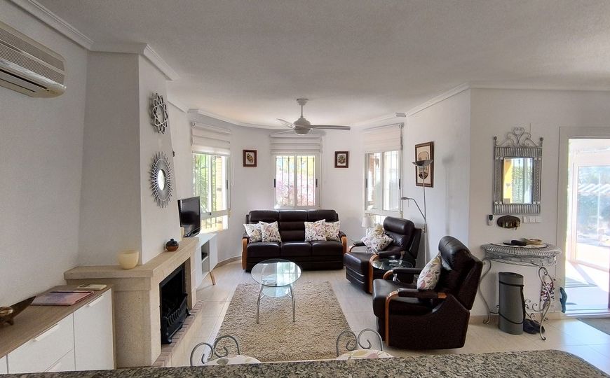 Sale - Villa - El Raso