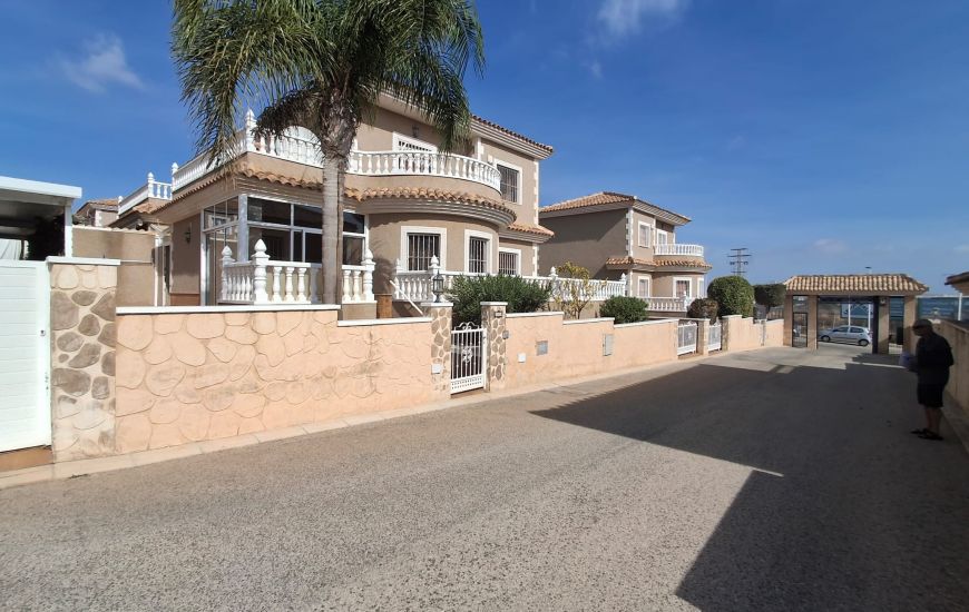 Sale - Villa - Los Balcones